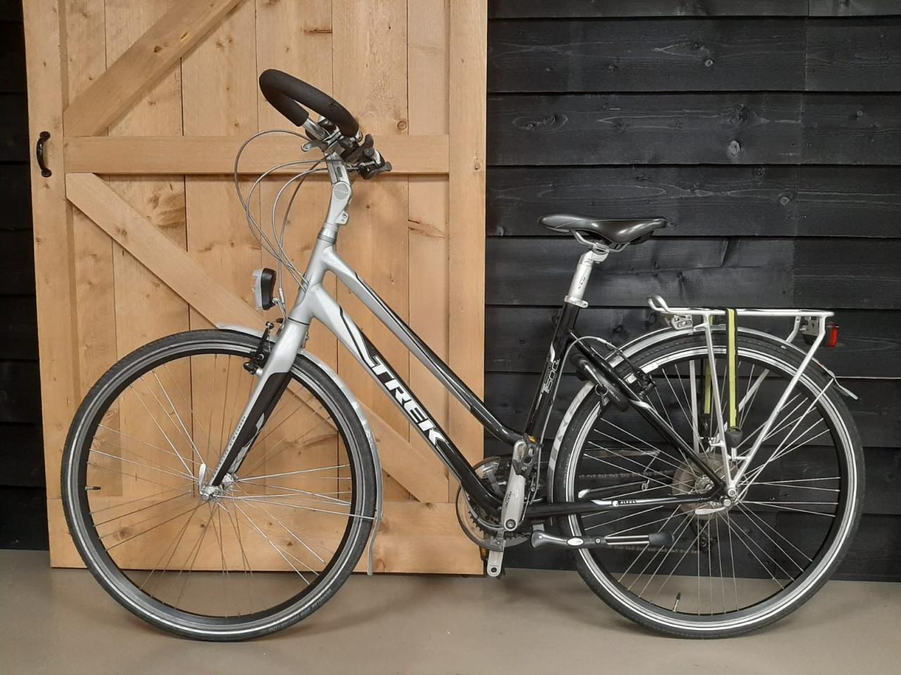 Nette sportieve lichtlopende Trek Navigator 500 met 24 versnellingen