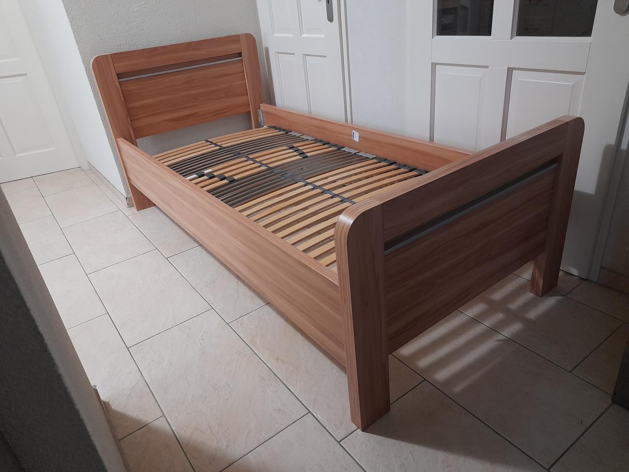 Stevig 1 Persoons bed 90 x 200 (in goede staat )