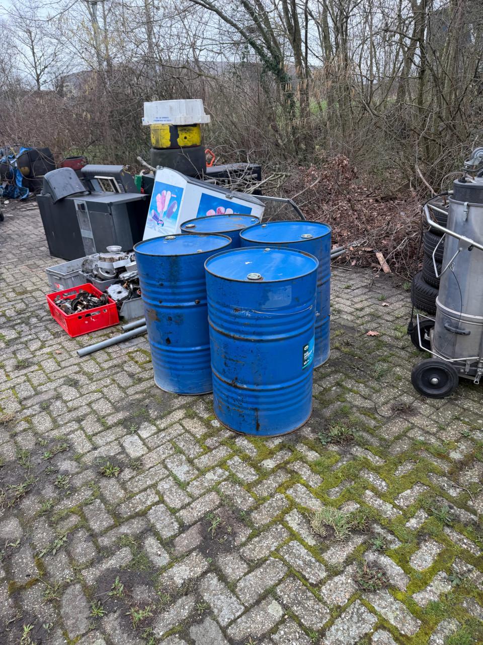 4x 210liter vat schoon van binnen.