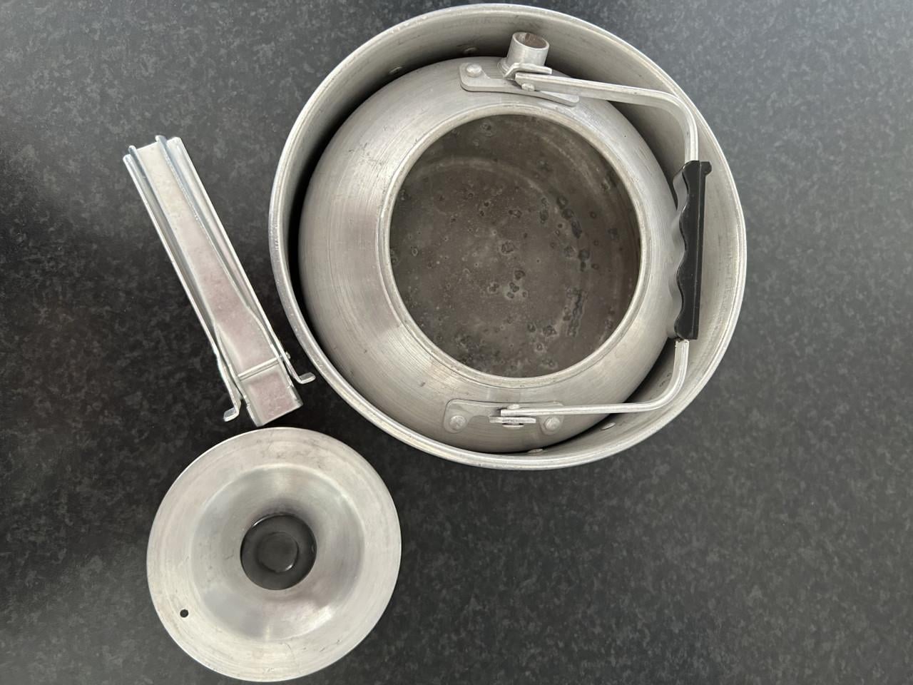 Aluminium waterketeltje + pannetje met knijper