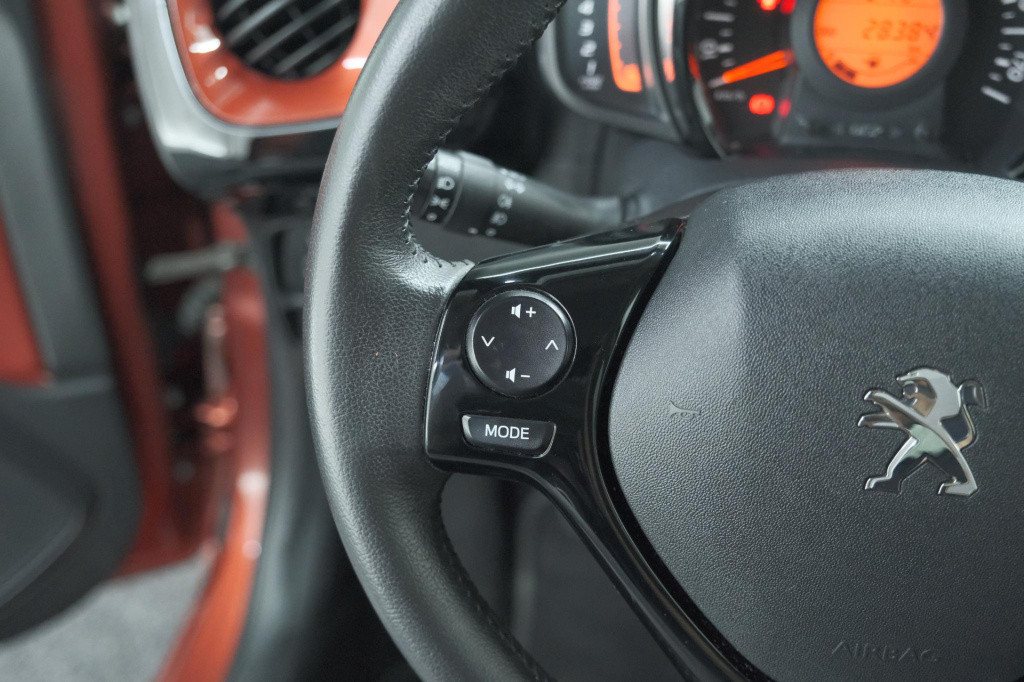 Peugeot 108 1.0 e-vti allure top! | elektrisch vouwdak | trekhaak | camera 