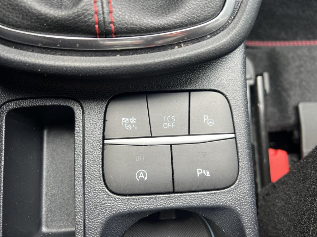 Ford Puma 1.0i ecoboost hybrid 125pk st-line x , voorruitverwarming , stoel