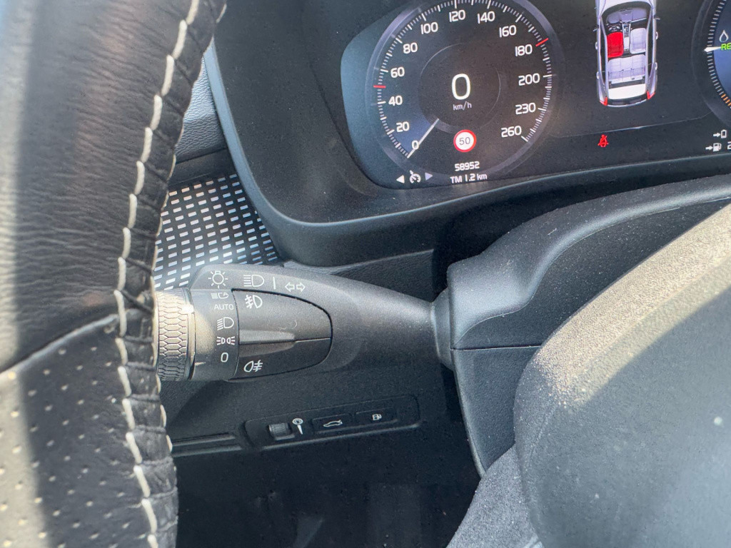 Volvo XC40 1.5 t4 recharge r-design expression