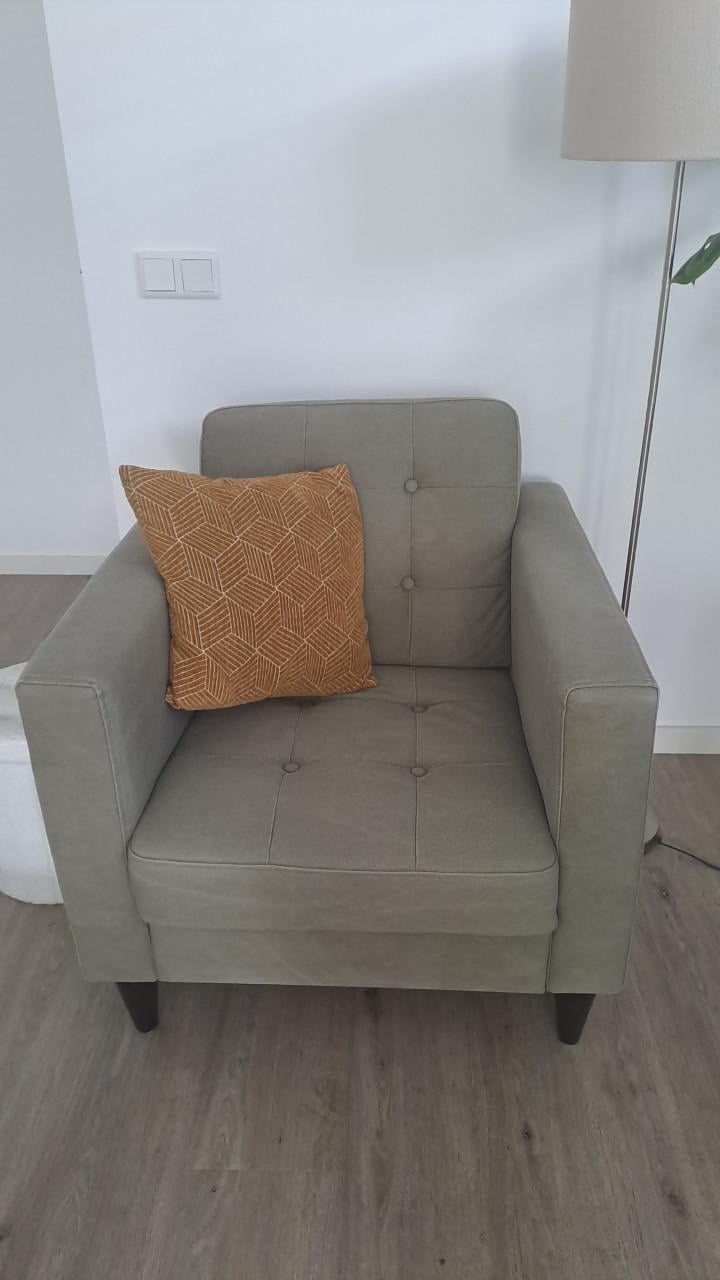 Groene 2- zits bank met 2 losse stoelen