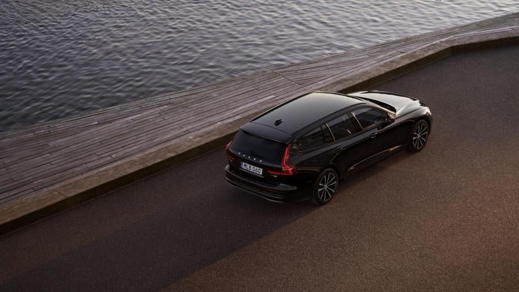 Volvo V60 plus dark recharge plug-in hybrid awd