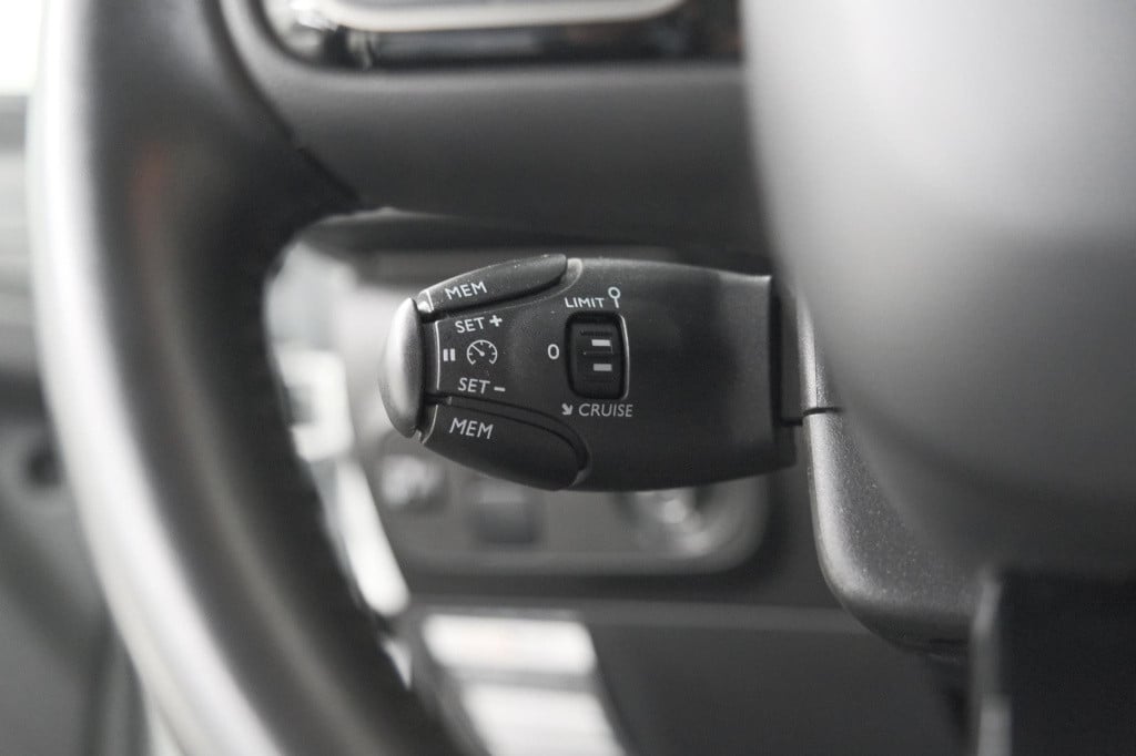 Citroen C3 puretech 110 s&s shine | camera | navigatie | apple carplay | pa