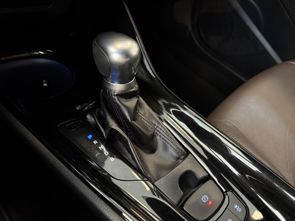 Toyota C-hr 1.8 hybrid executive