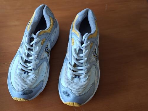 Sportschoenen maat 38