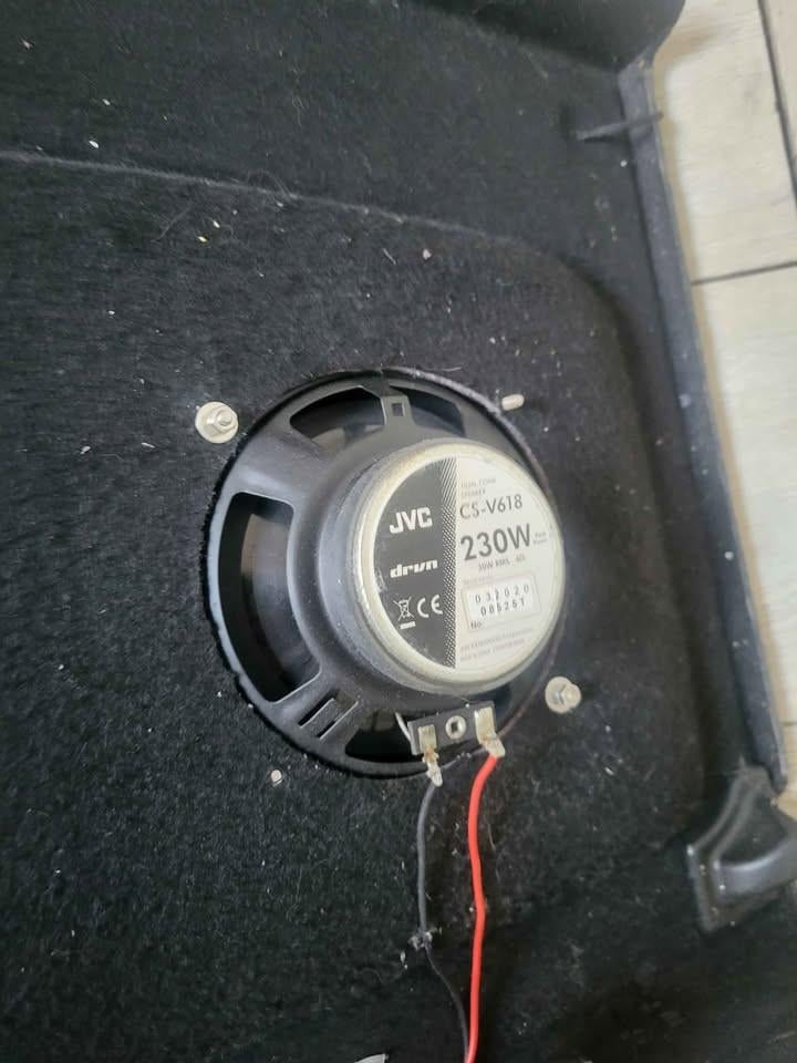 Hoedenplank Polo Cross/Fun 2004 + JVC speakers