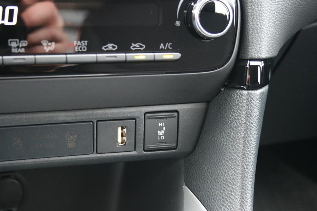 Mazda 2 Hybrid 1.5 centre-line