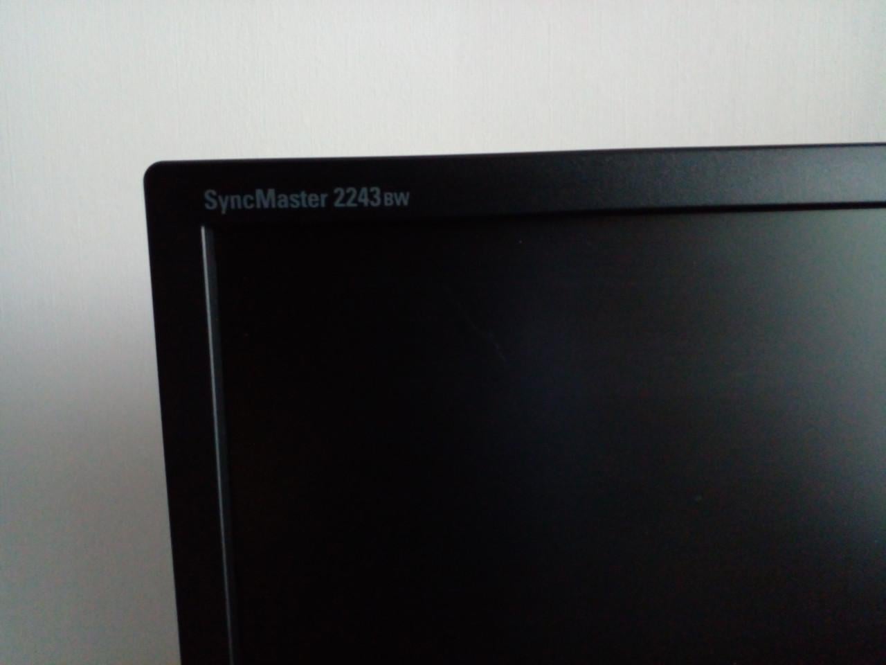 Samsung 22 inch monitor met dvi/vga en stroomkabel.