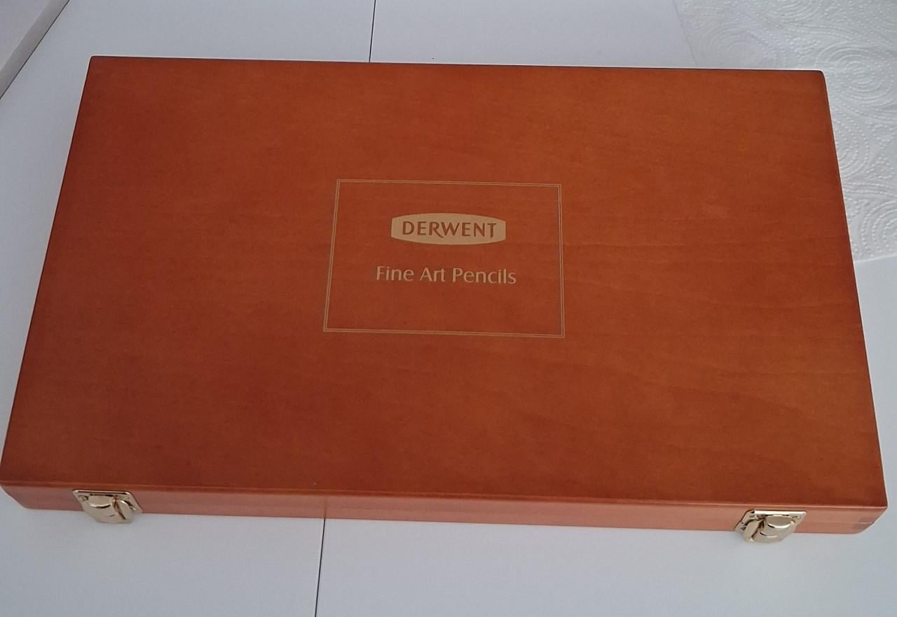 Derwent pastelpotloden in houten kist