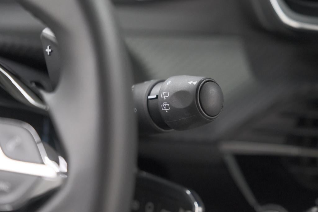 Peugeot 2008 hybrid 136 e-dcs6 style | apple carplay | parkeersensoren | cl