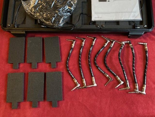 Behringer PB1000 pedalboard compleet met extra Fender instrumentkabels