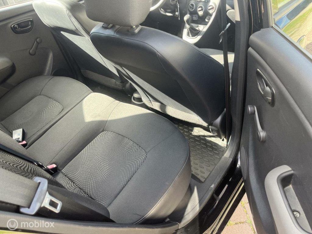 Hyundai I 10 1.1 i-drive in prijs verlaagd
