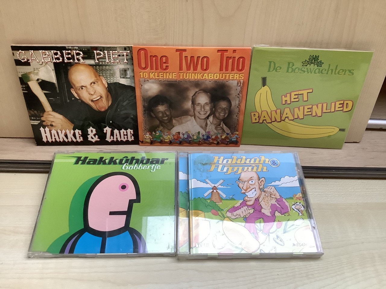 Stapeltje CD SINGLES en CD’s  Van alles wat.