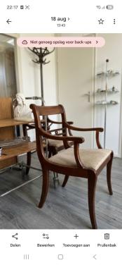 2 mahonie houten stoelen.