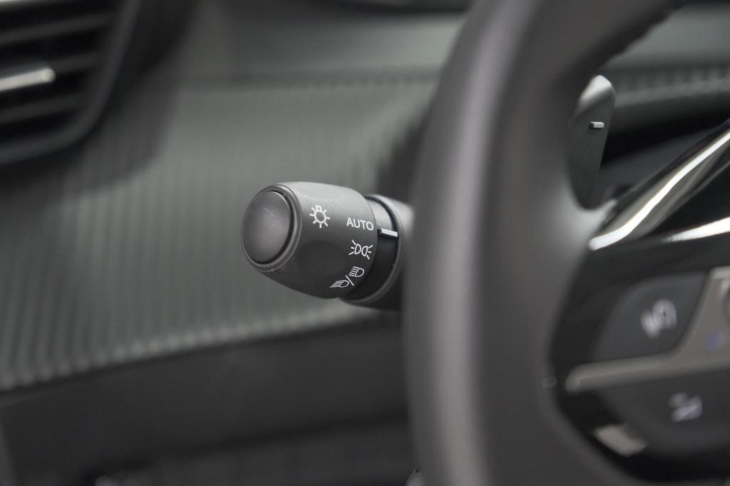 Peugeot 208 1.2 hybrid 110 e-dcs6 allure | apple carplay | parkeersensoren 