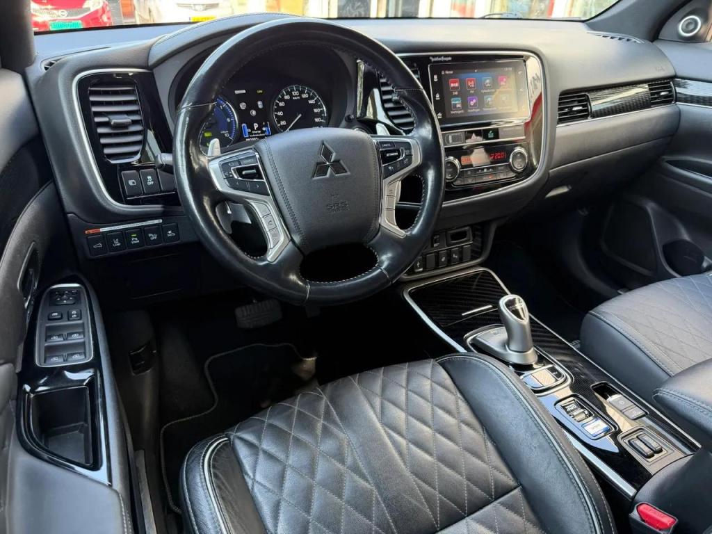Mitsubishi Outlander 2.4 phev instyle panoramadak|trekhaak|1500kg trekgewic