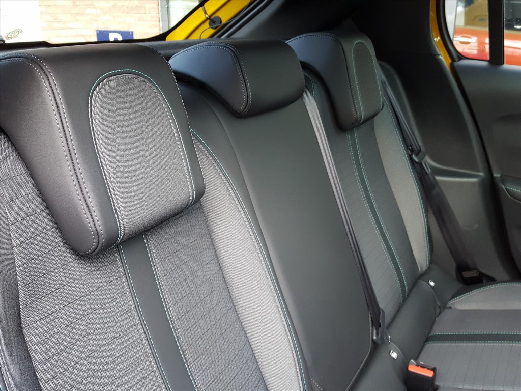 Peugeot 208 allure pack ev 50kwh 136pk 3-fase | navigatie | adaptieve cruis