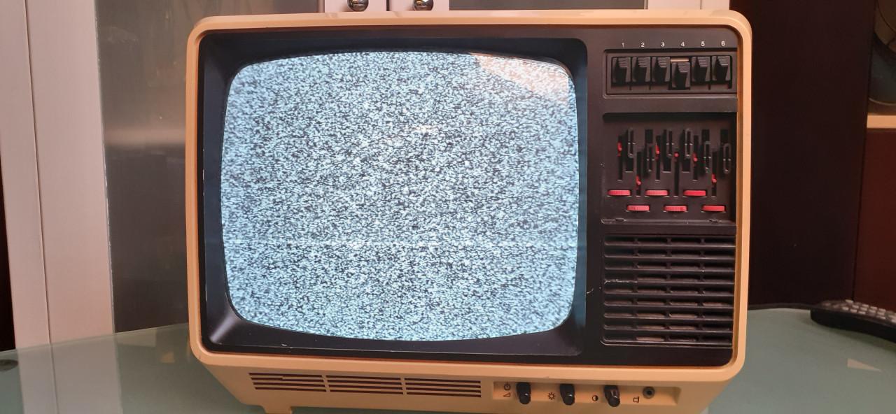 Vintage draagbare tv philips goed werkend