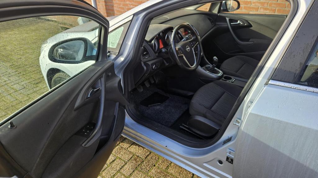 Opel Astra sports tourer 1.4 turbo blitz