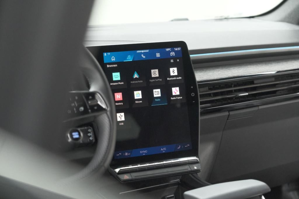 Renault Austral 1.2 e-tech full hybrid 200 techno | 360 camera | panoramada