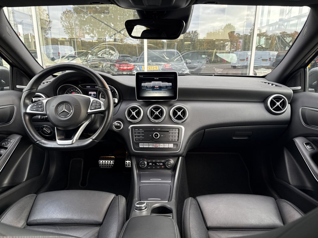 Mercedes-Benz A-Klasse 180 amg night edition plus | h&k | carplay | leder |