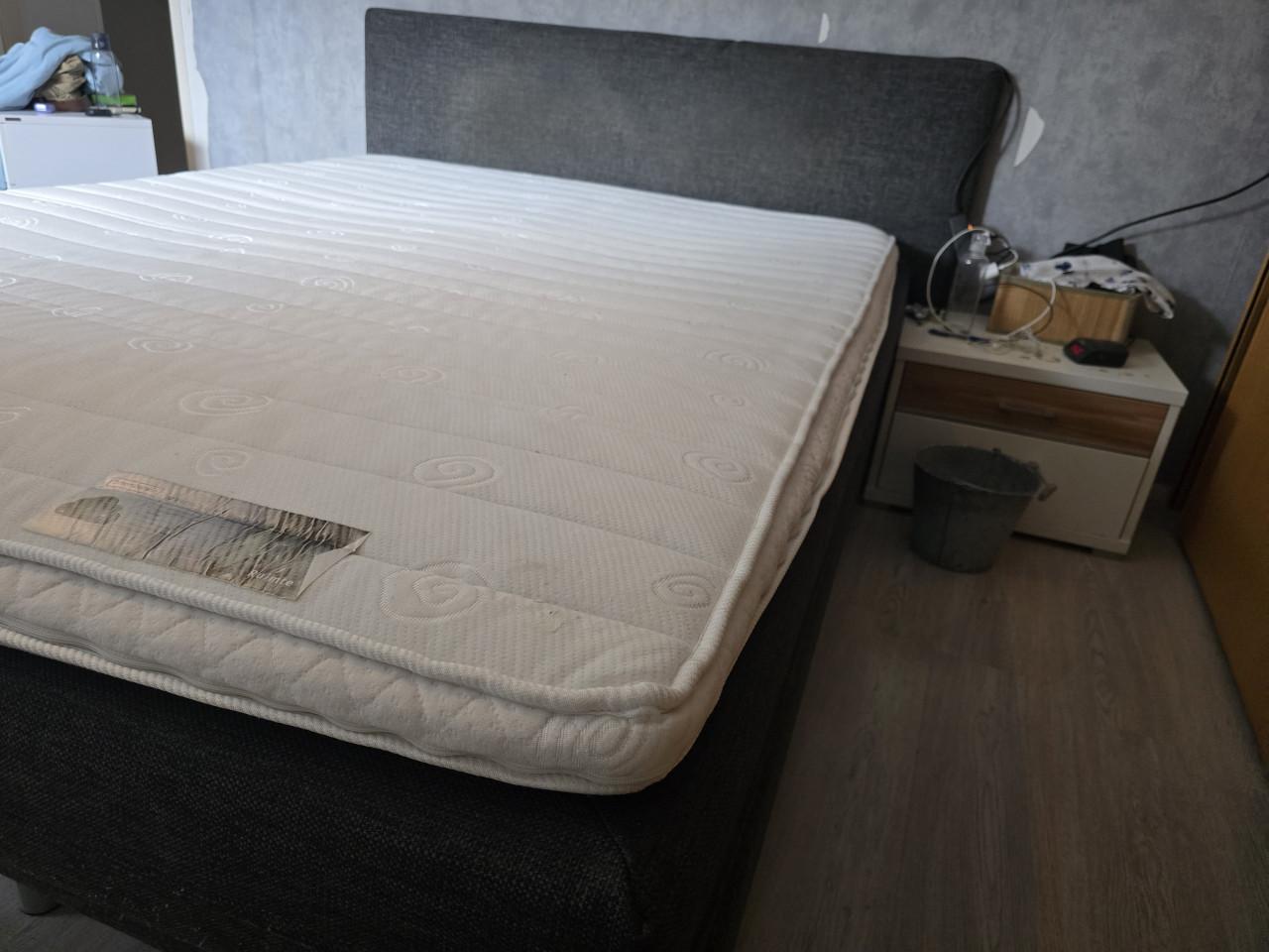 Gratis op te halen – Boxspring + Matras (160x200 cm)