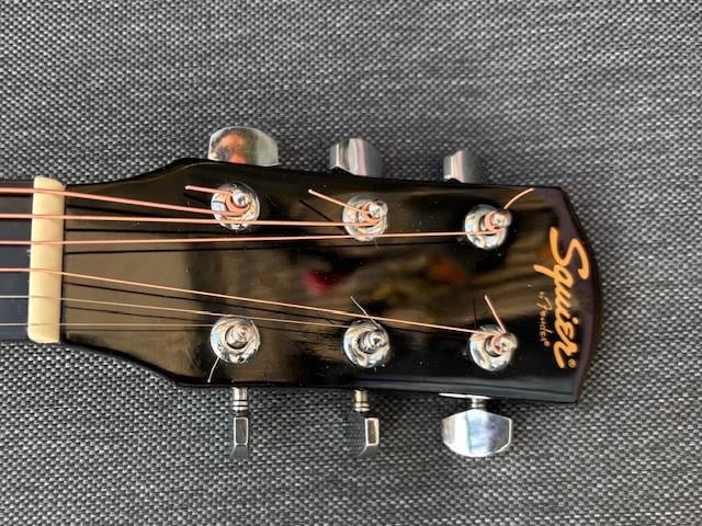 Squier akoestische gitaar
