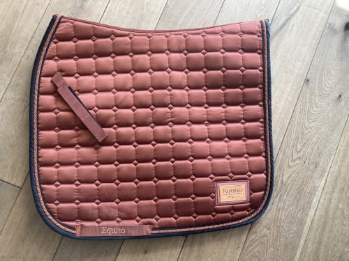 Mooi dekje en oornetje Equito Full