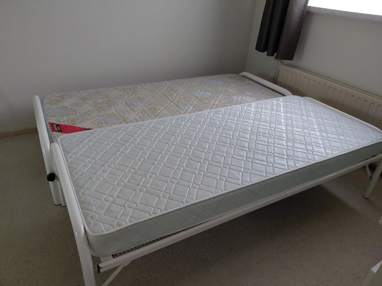 Bed met onderschuifbed 90 x200 cm