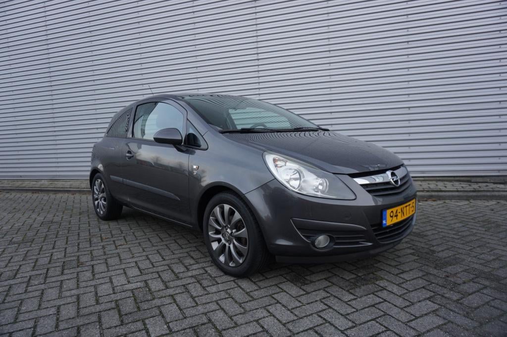 Opel Corsa 1.4-16v '111' edition airco / elektr. ramen / cruise / trekhaak