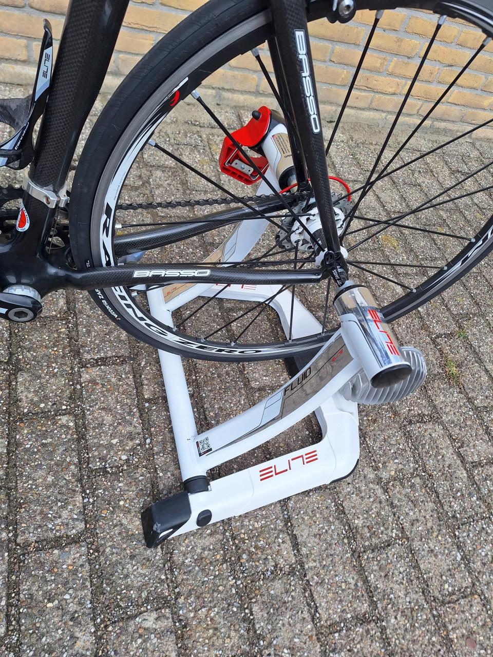 Basso Laguna carbon racefiets met gratis rollentrainer.