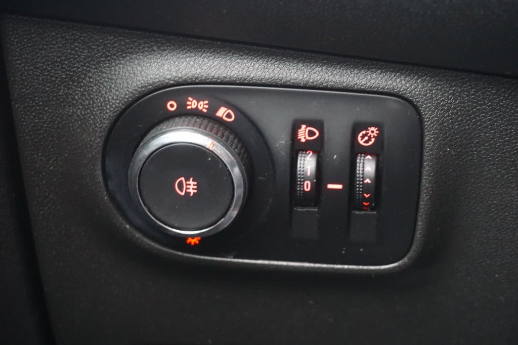 Opel Adam 1.2 slam airco / stuur + stoelverw. / leder / elektr. ramen / lm 