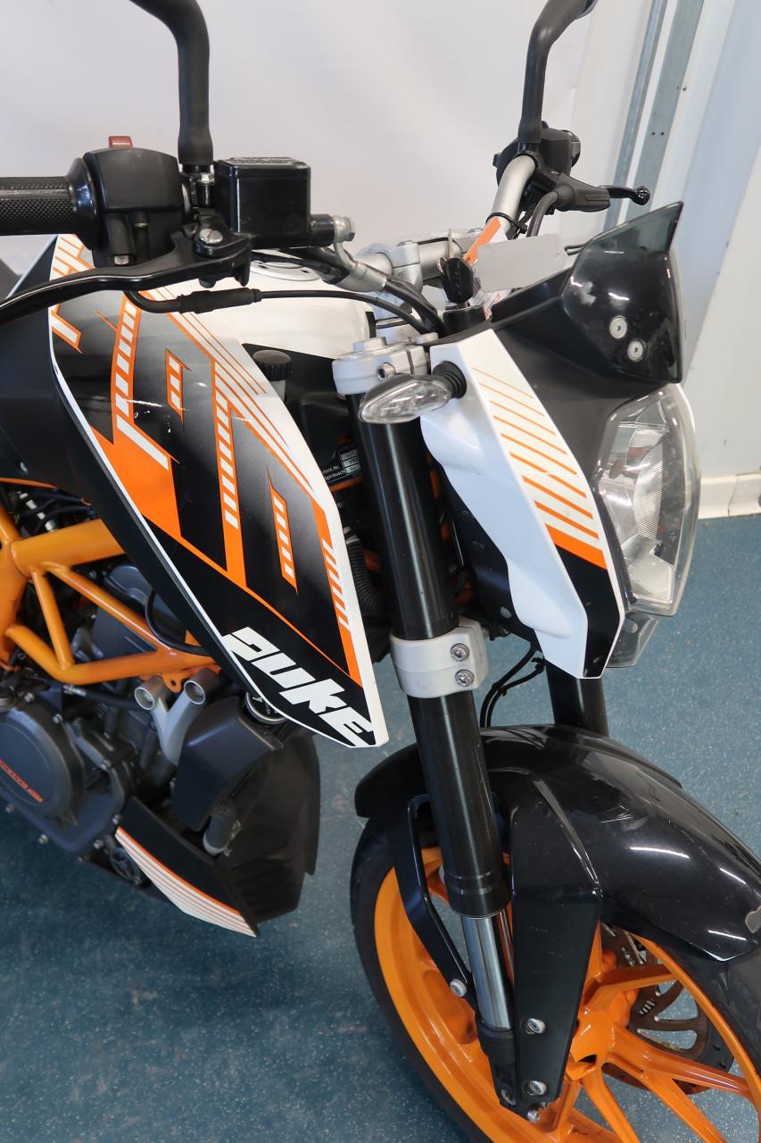 KTM 390 Duke 2013, bijzonder lage km stand