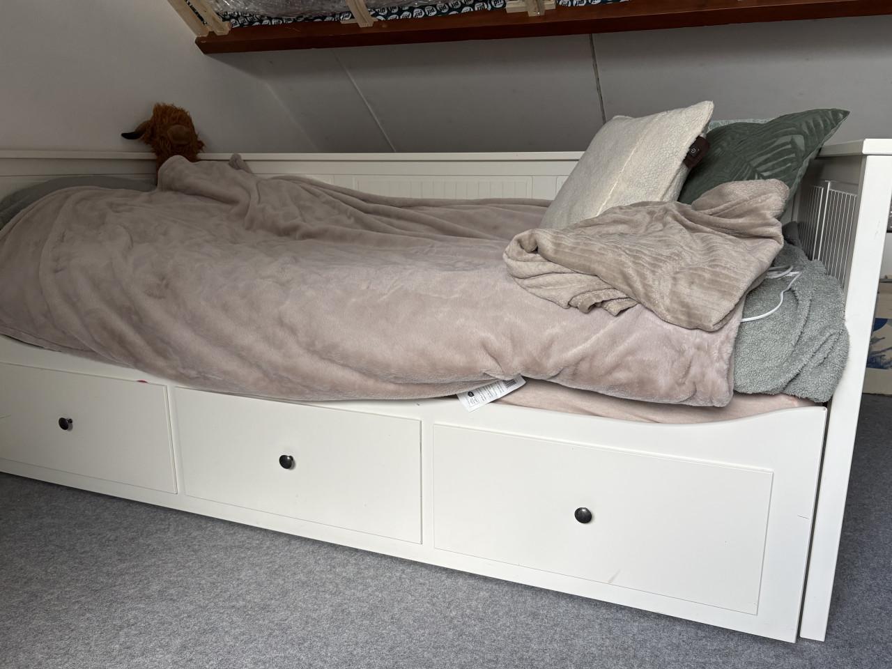 Hemnes bed