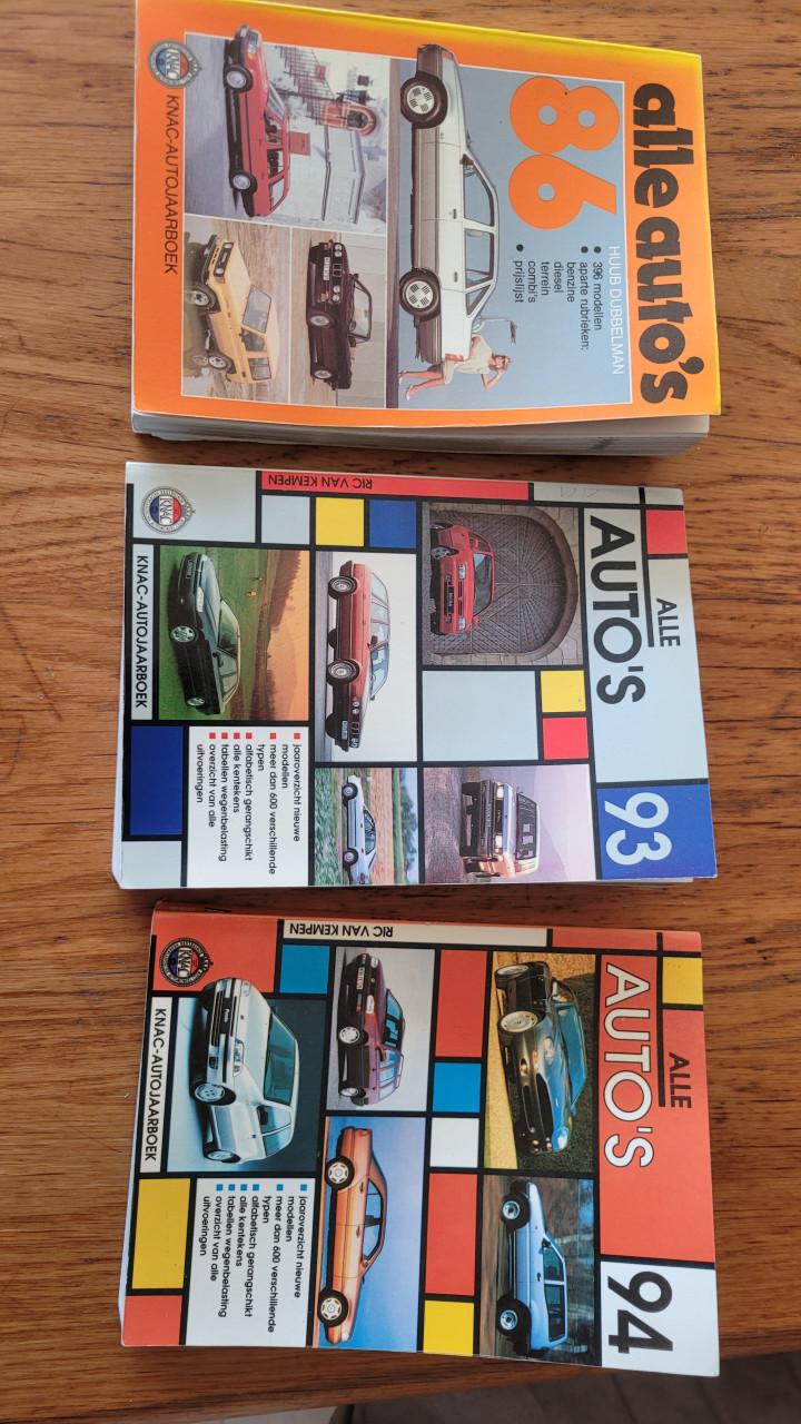 Auto jaarboeken KNAC