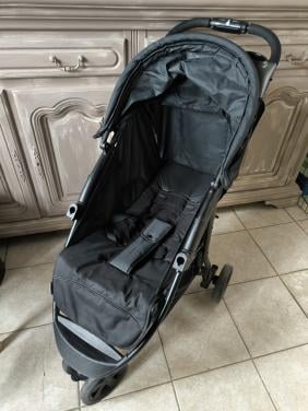 Buggy verstelbaar Hauck met voetenzakje enregenhoes.