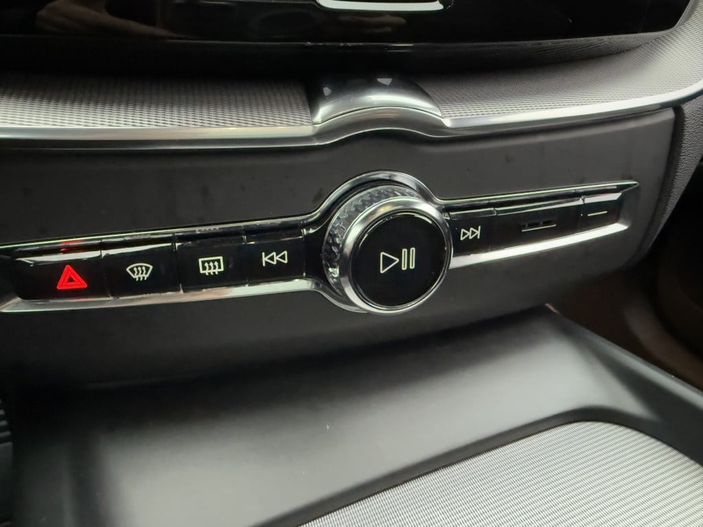 Volvo XC60 b5 264pk r-design| panodak| adap.cruise| 360camera| h&k sound