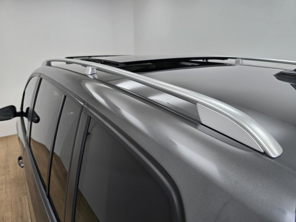 Volkswagen Touran occasion 1.4 tsi 5 persoons met panoramadak en grote koff