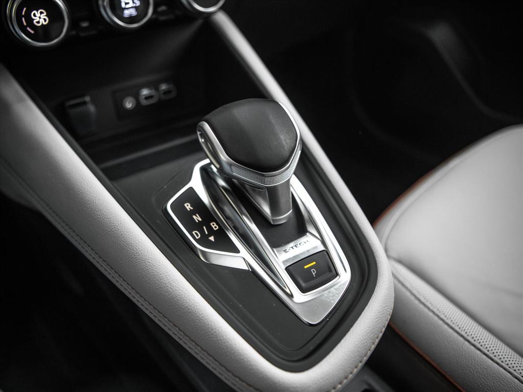 Renault Captur e-tech hybrid 145pk iconic automaat | panoramadak | 360 came