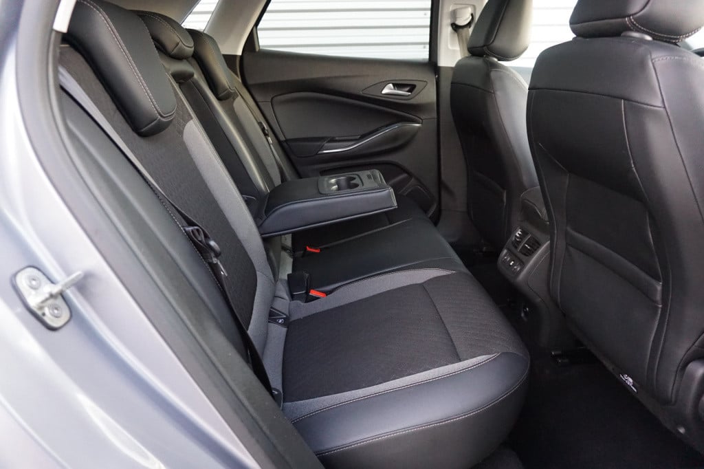 Opel Grandland X 1.2 turbo 120 jaar edition climate / navi / carplay / crui