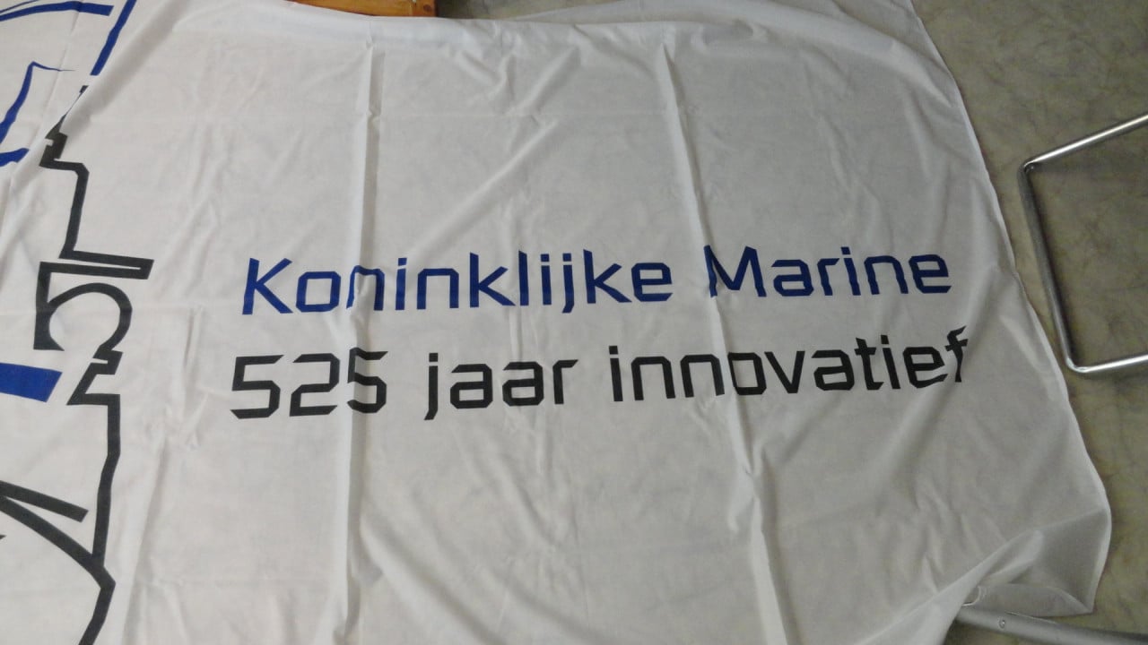 Vlaggen – Koninklijke Marine 525 jaar –zie foto’s Collectors item