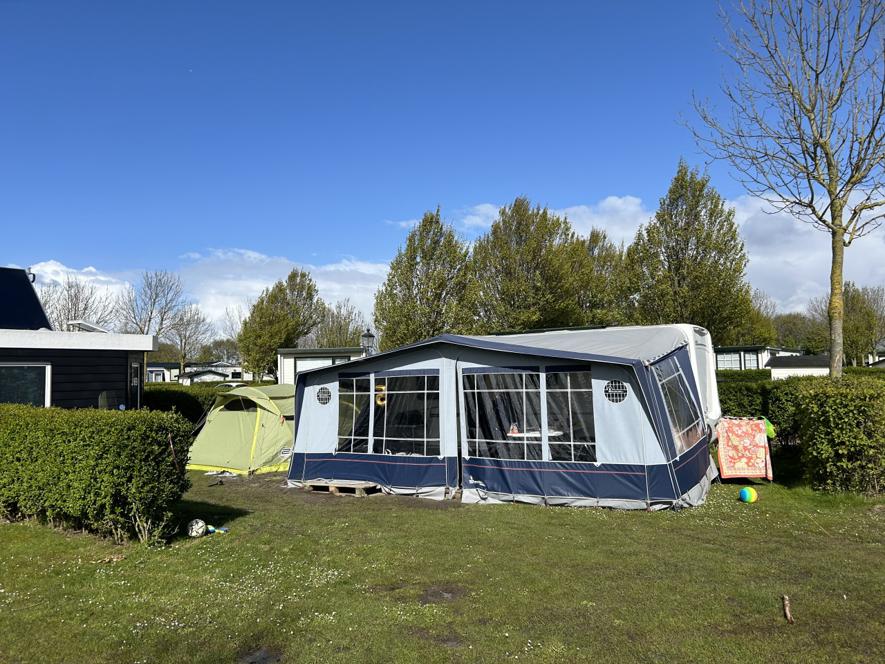 Sterling Eccles Jade 2007 – 5-persoons luxe caravan met mover, voortent etc