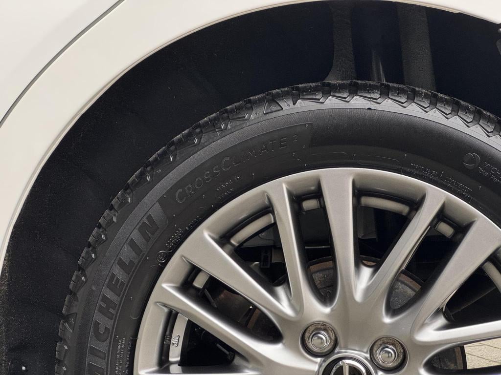 Mazda 2 1.5 skyactiv-g style selected nl-auto, allseason banden!