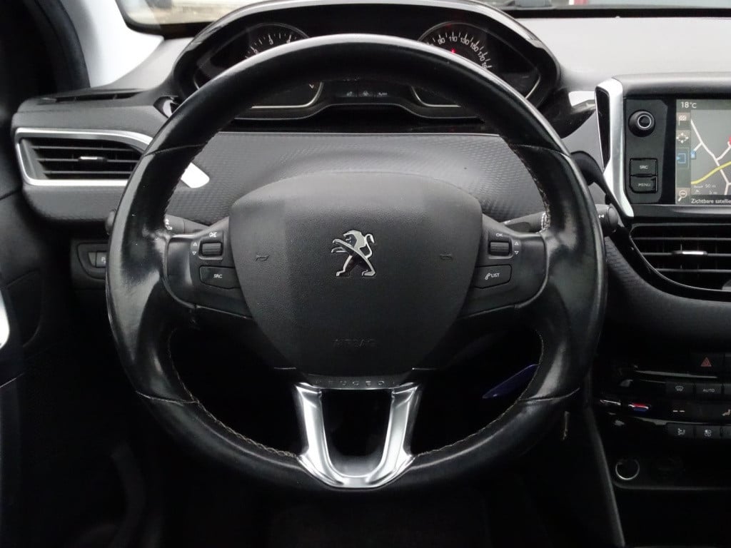 Peugeot 2008 1.2 puretech gt-line | pano | trekhaak | bluetooth | navi