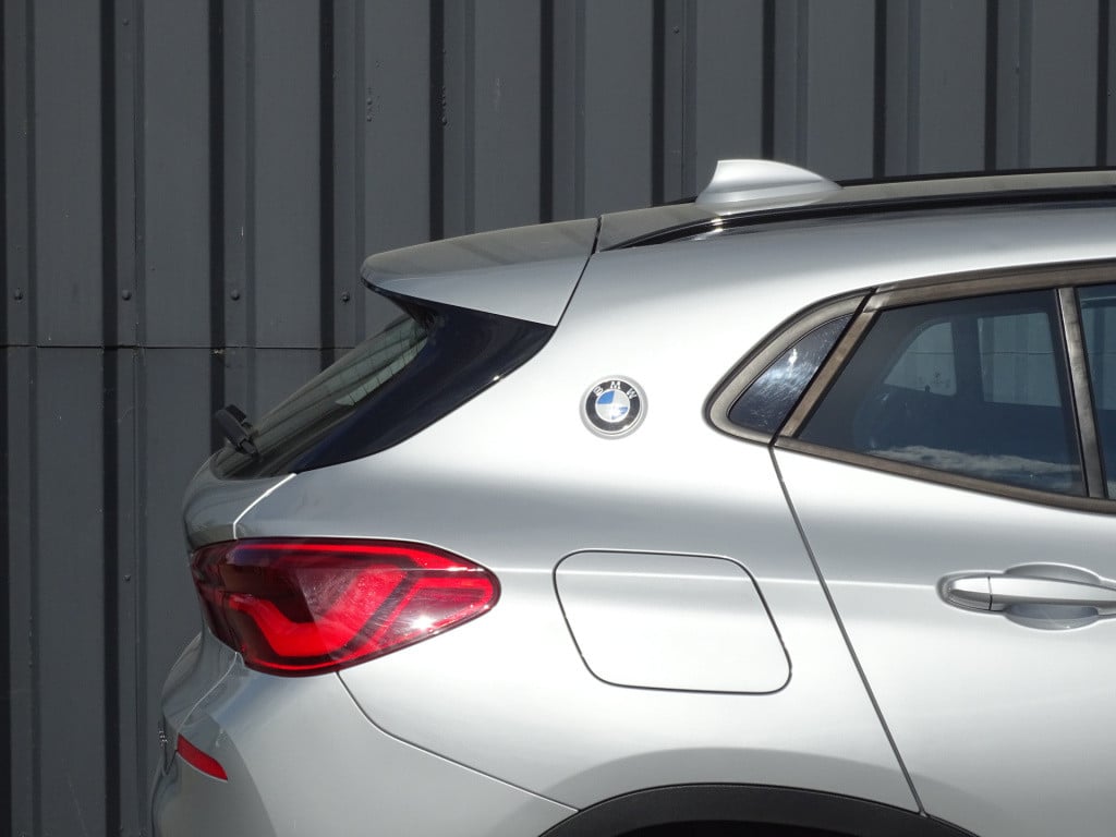 BMW X2 sdrive20i high executive | led | trekhaak | camera | 18"