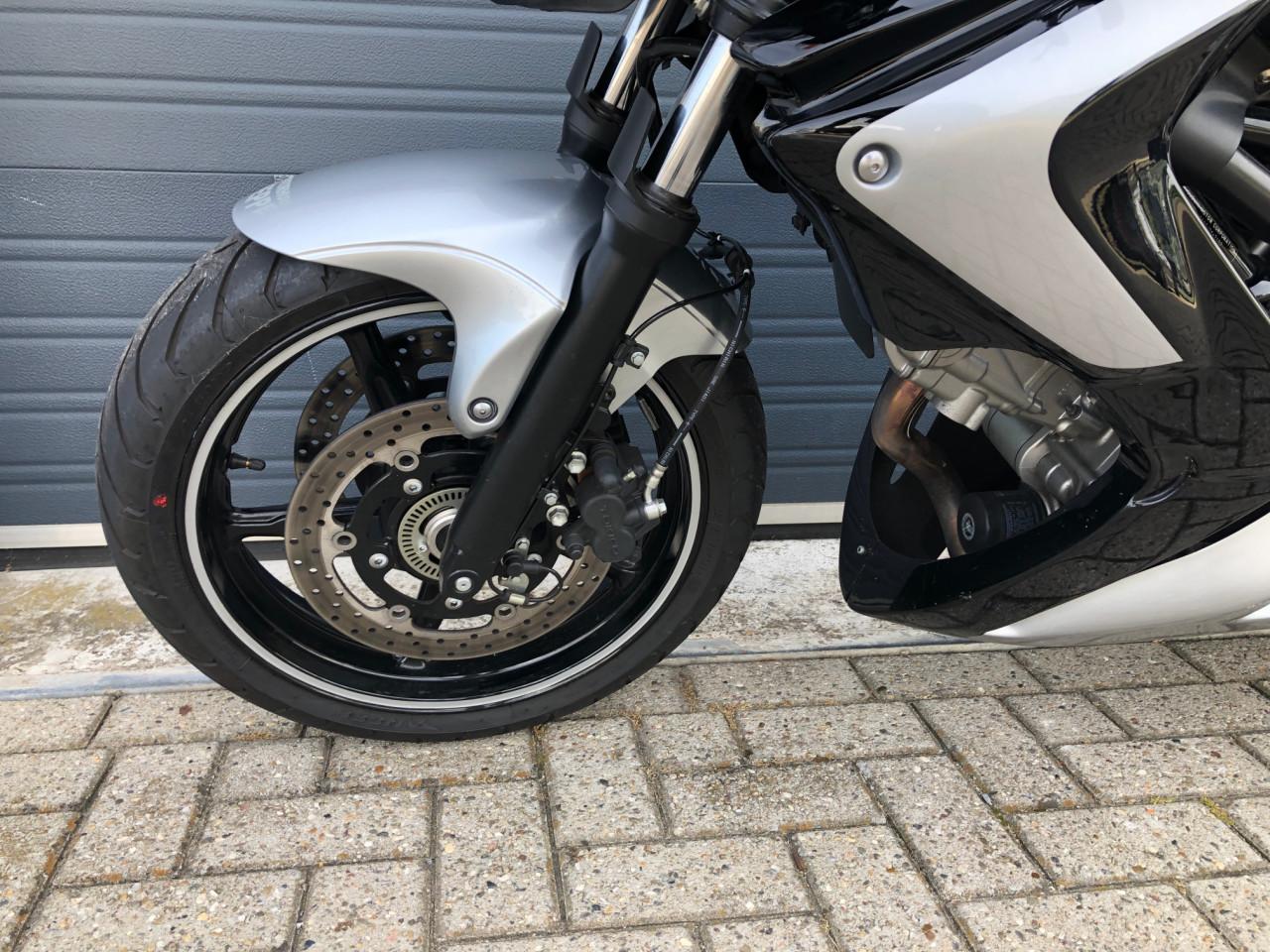 Suzuki SFV650 Gladius uit 2013, 13dkm met ABS, Rijklaar mee €3750,-