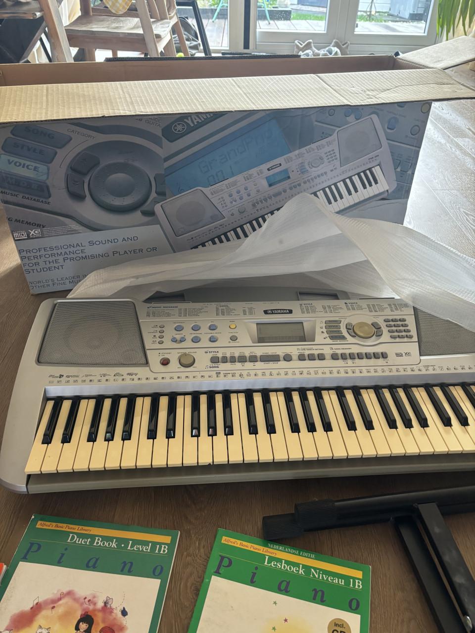 Yamaha PSR290 Keyboard 2/3x gebruikt compleet met toebehoren